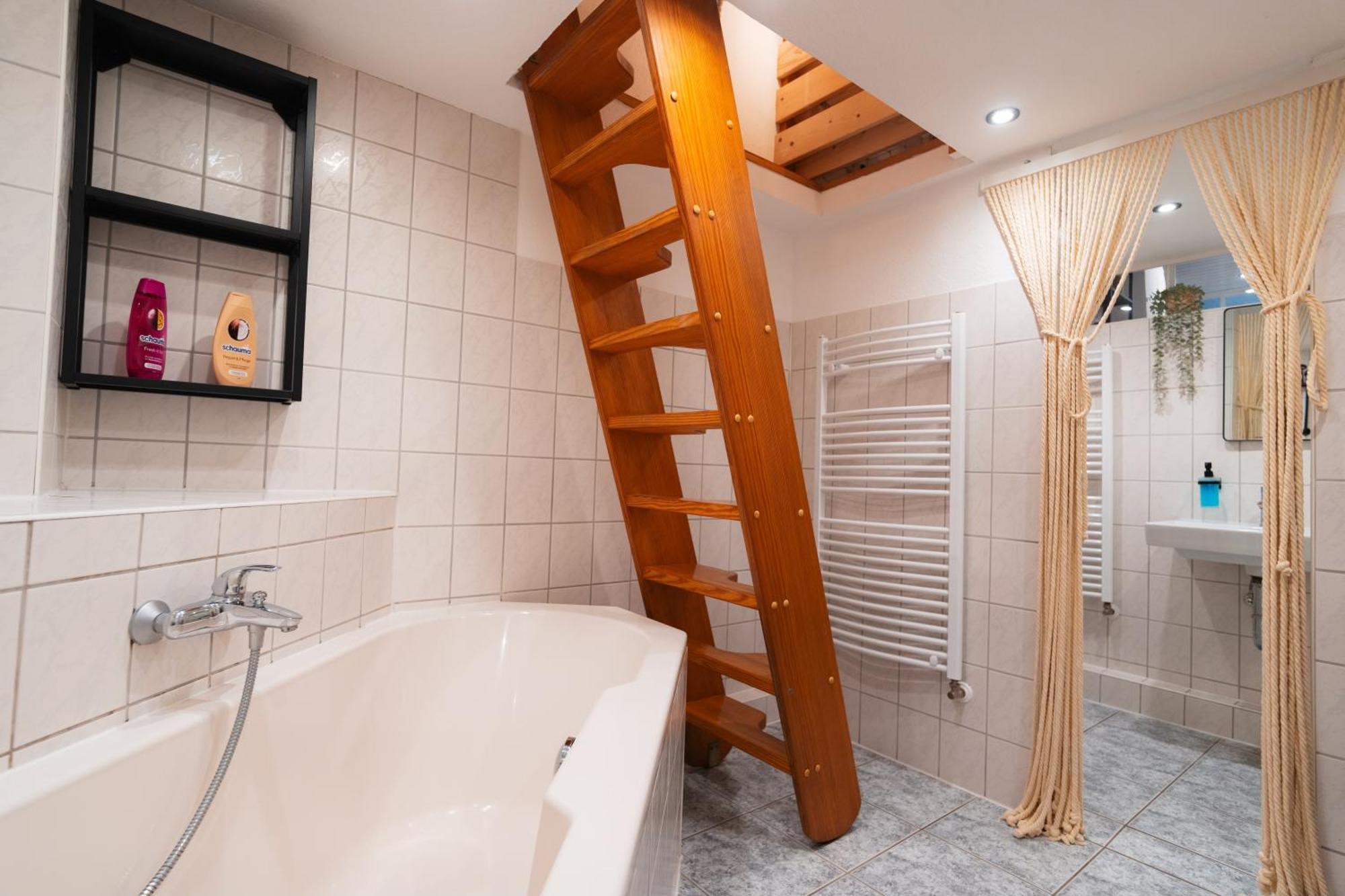 Adventure Apartment - Hochebene, Terrasse & Top Lage Bremerhaven Bagian luar foto